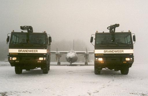 1985-12 Mac en F27-.jpg